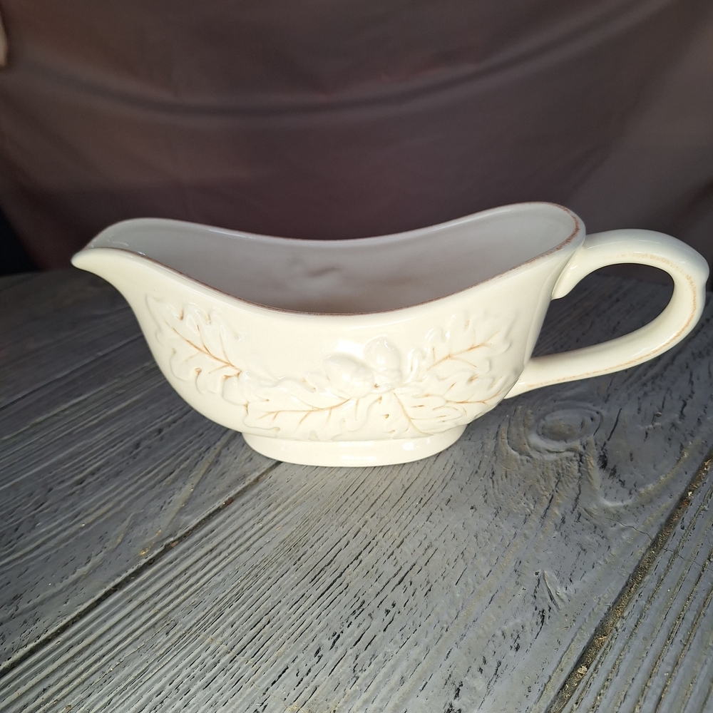 Vintage Collectible Victoria Pottery Gravy Boat Embossed Oak Leaf & Acorn Design - Picture 3 of 9